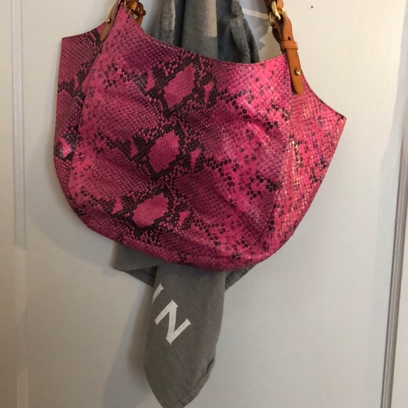 hot pink brahmin purse